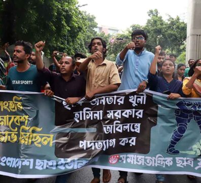 হাসিনার পদত্যাগ দাবি