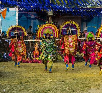 উত্তরা সিনেমা ও সাঁওতালী লোকগীতির লাল মাটির দেশ বাঁকুড়ার ছৌ নাচ