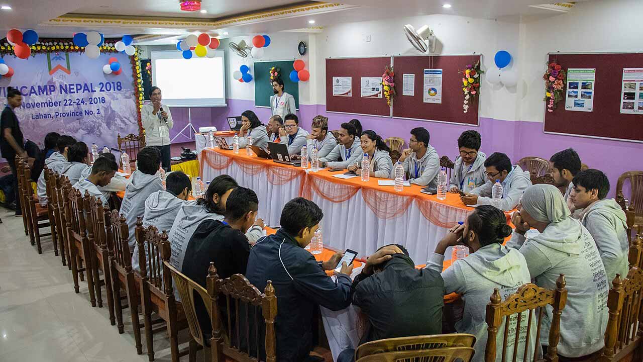 উইকিক্যাম্প নেপাল ২০১৮ সম্মেলনের উইকি প্রকল্পের গুণগত মান ও গভীরতা বৃদ্ধি বিষয়ক সেশন পরিচালনায় অনুপ সাদির বক্তৃতার দৃশ্য।