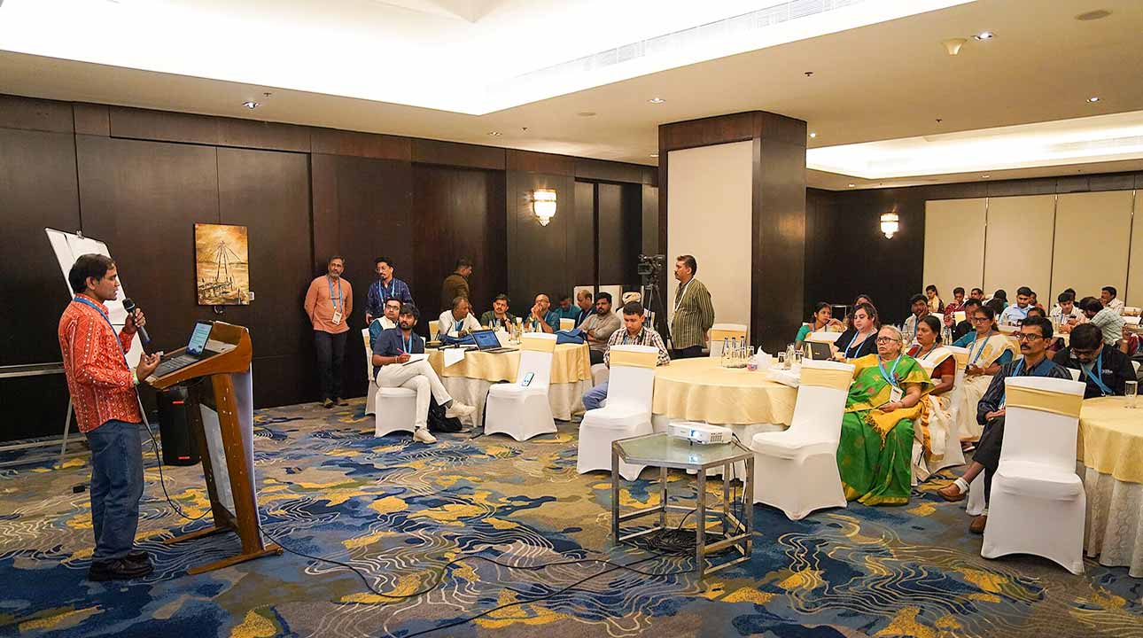 উইকিকনফারেন্স ইন্ডিয়া ২০২৬ কোচি সম্মেলনে গ্লাম (GLAM) ফিল্ডওয়ার্ক সেশনে বক্তব্য রাখছেন অনুপ সাদি।
